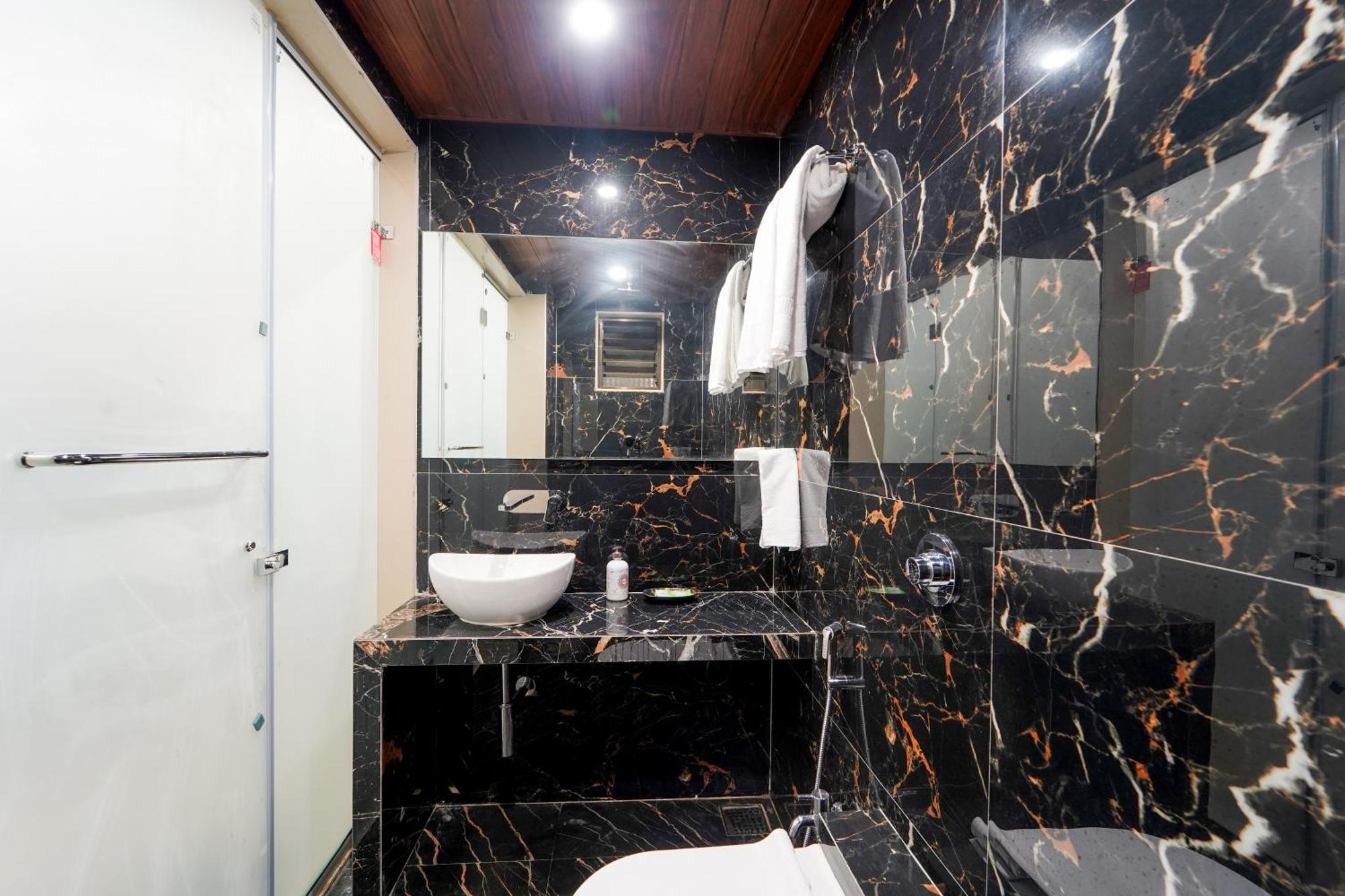 Hotel Bright Star ماهاباليشوار المظهر الخارجي الصورة
