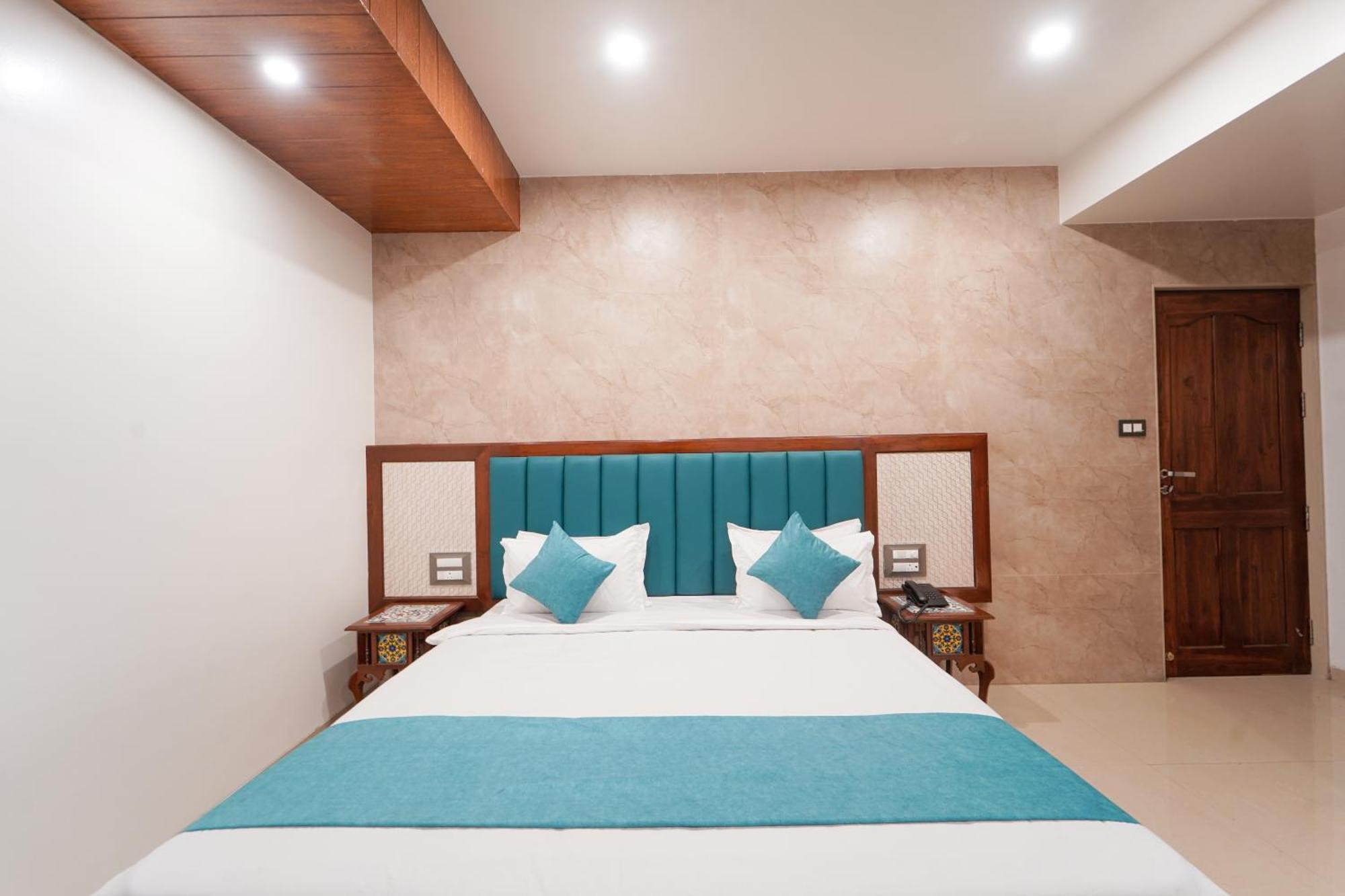 Hotel Bright Star ماهاباليشوار المظهر الخارجي الصورة