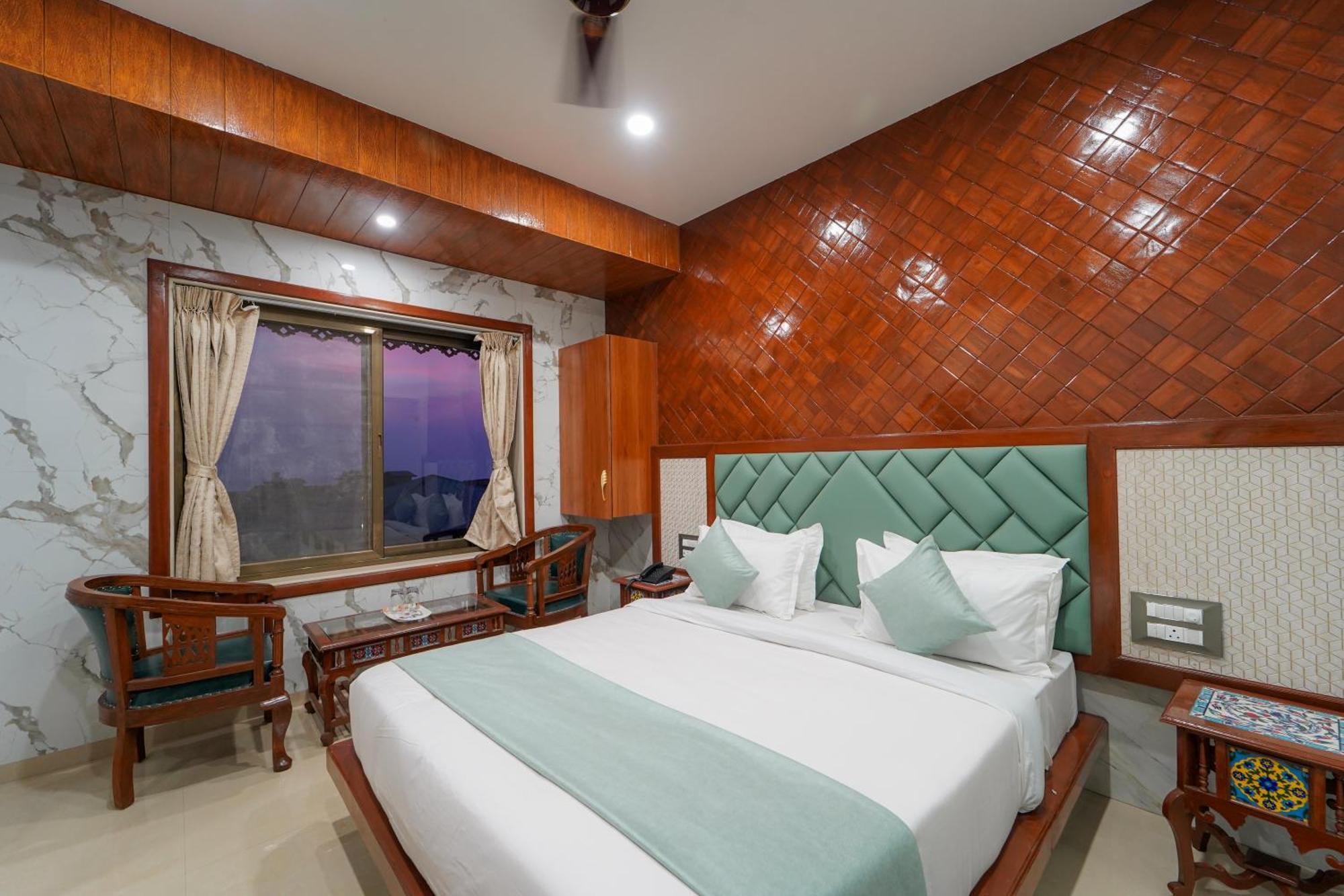 Hotel Bright Star ماهاباليشوار المظهر الخارجي الصورة