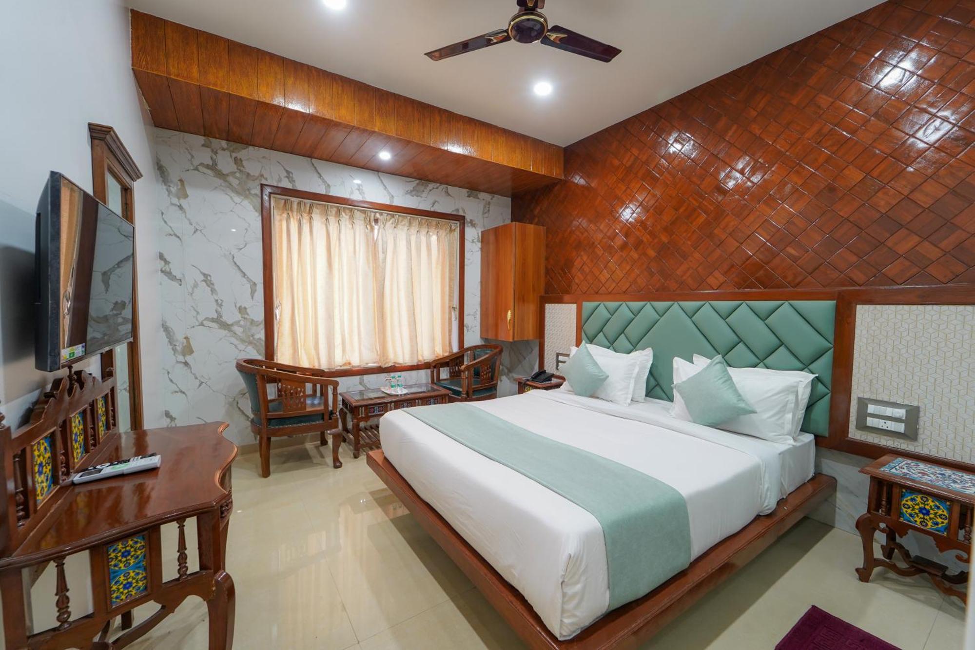 Hotel Bright Star ماهاباليشوار المظهر الخارجي الصورة