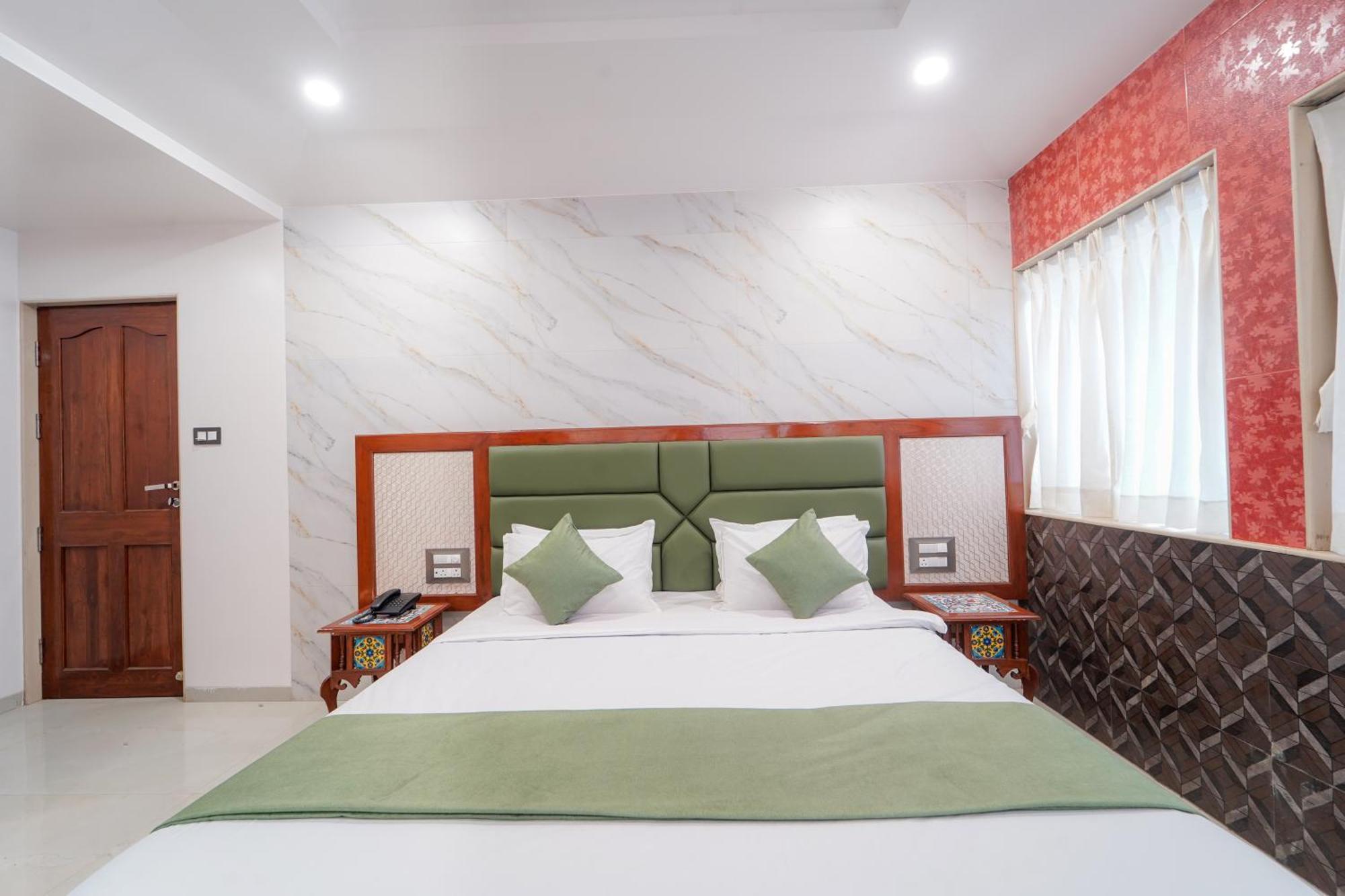 Hotel Bright Star ماهاباليشوار المظهر الخارجي الصورة