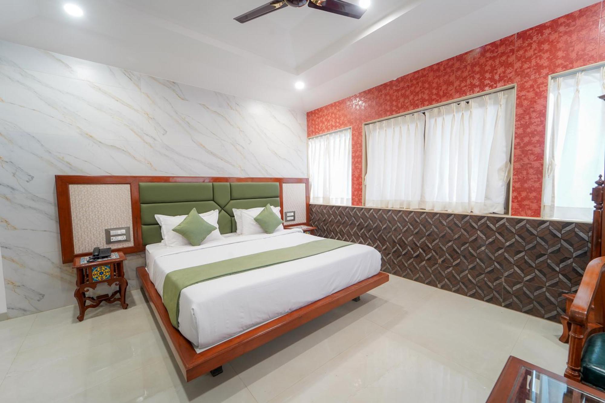 Hotel Bright Star ماهاباليشوار المظهر الخارجي الصورة