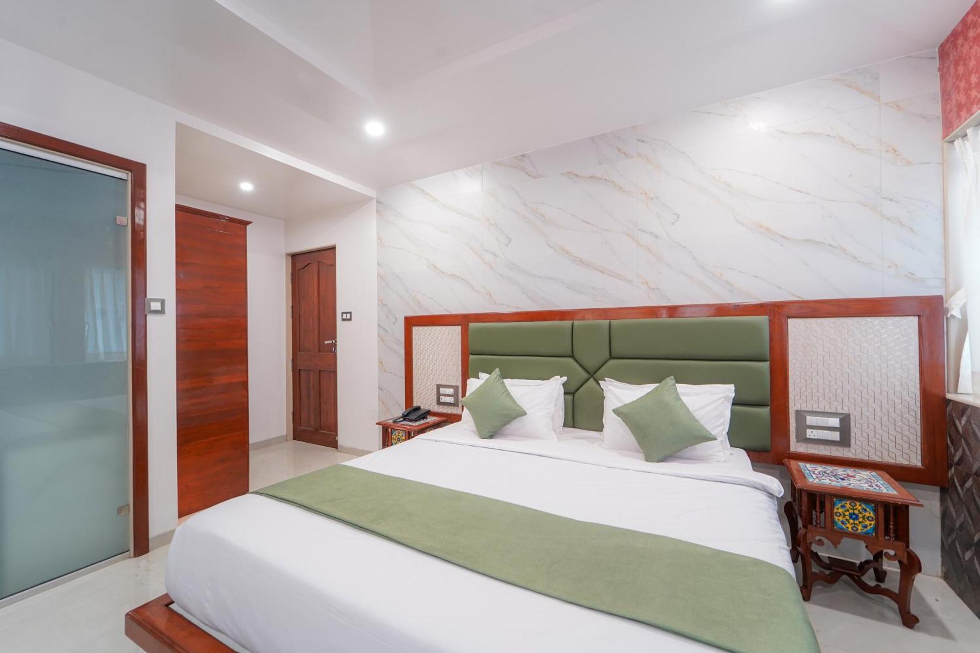 Hotel Bright Star ماهاباليشوار المظهر الخارجي الصورة