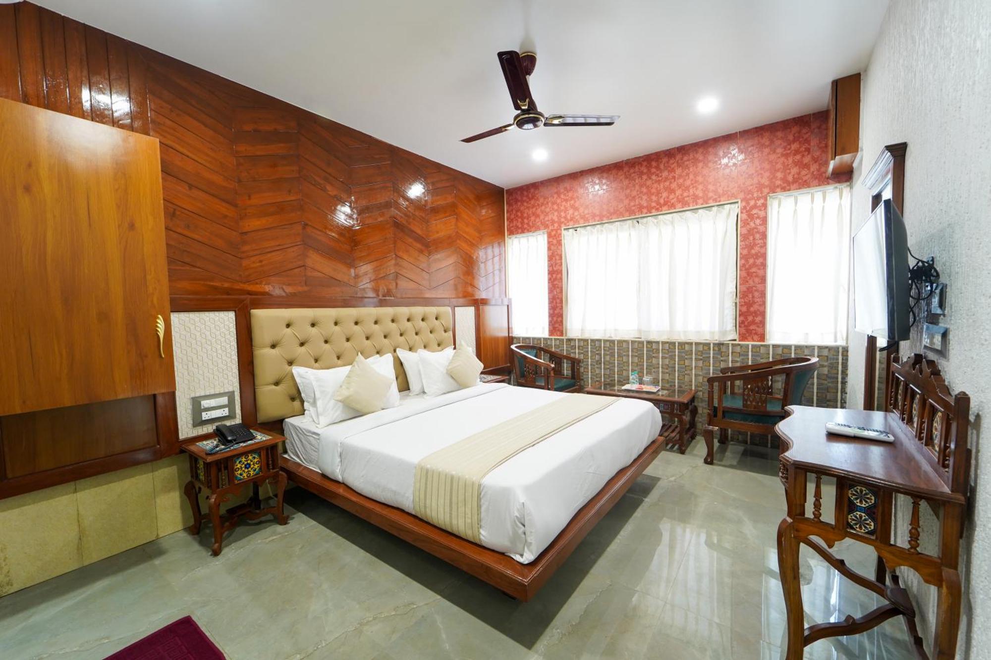 Hotel Bright Star ماهاباليشوار المظهر الخارجي الصورة