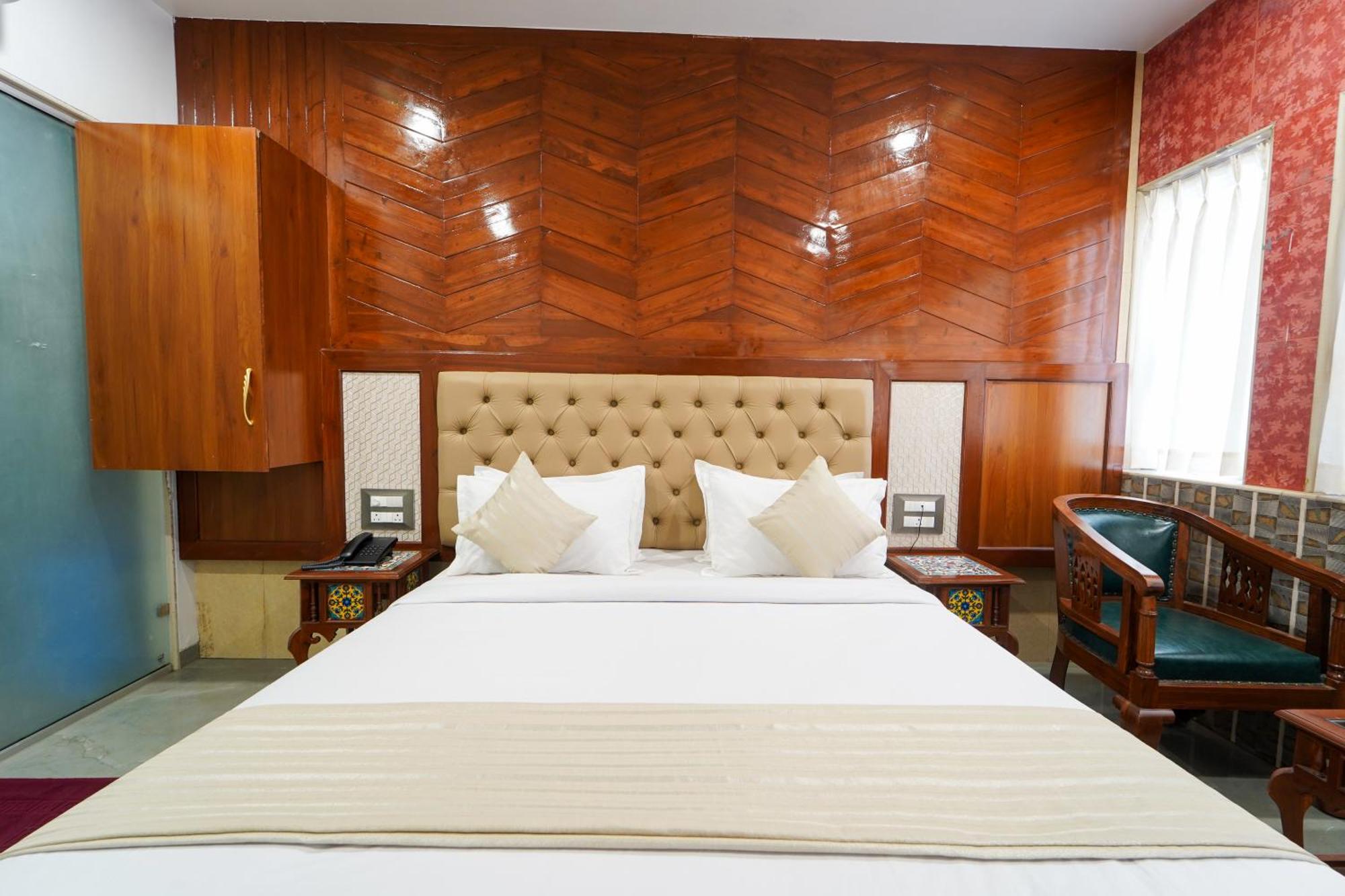 Hotel Bright Star ماهاباليشوار المظهر الخارجي الصورة