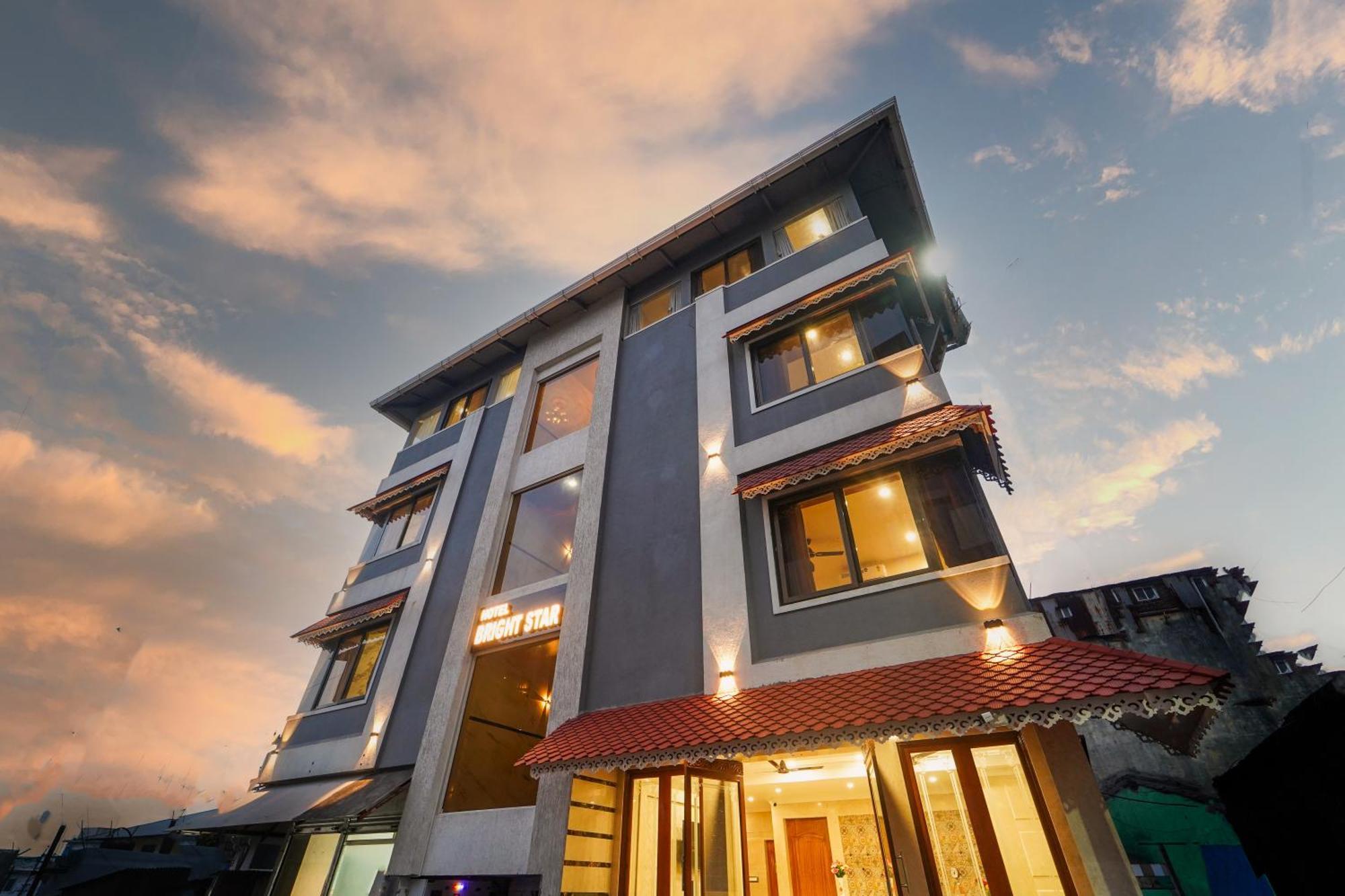 Hotel Bright Star ماهاباليشوار المظهر الخارجي الصورة
