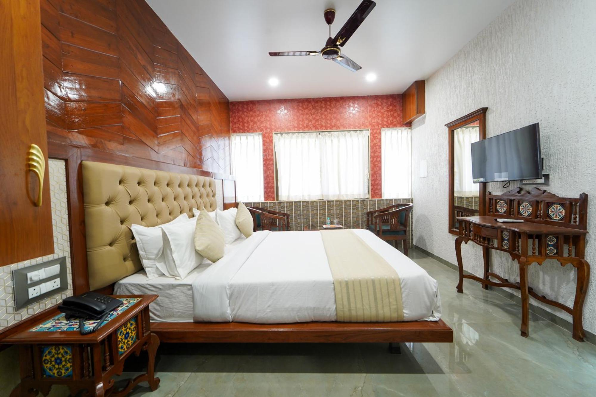 Hotel Bright Star ماهاباليشوار المظهر الخارجي الصورة